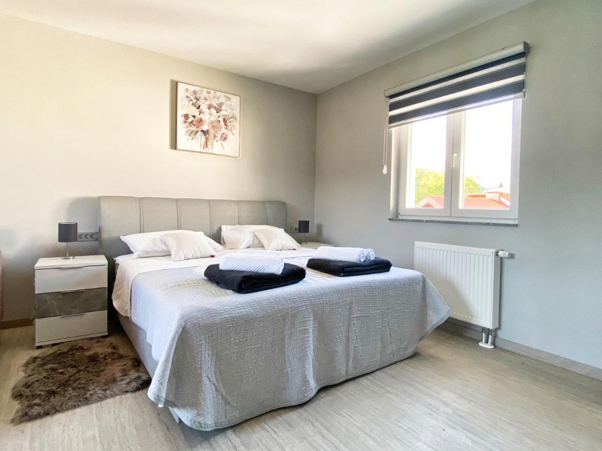 Apartmani Fenestra Otočac Eksteriør bilde